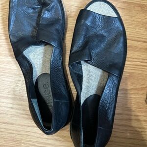 Vince Black Leather Women's Sandals